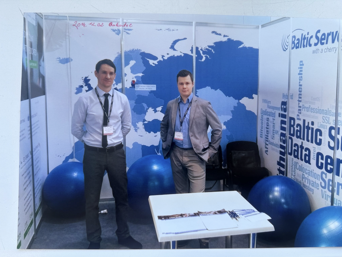 Cherry Servers employees at a conference in a booth